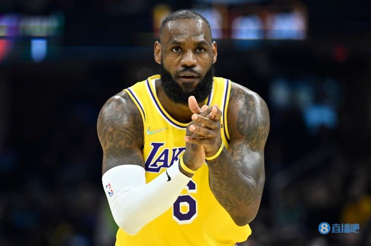 法比奥一家观看《疯狂动物城2》：爆米花加电影时间永不缺席（法比奥一家相约《疯狂动物城2》：爆米花相伴，家庭观影时光从未缺席）