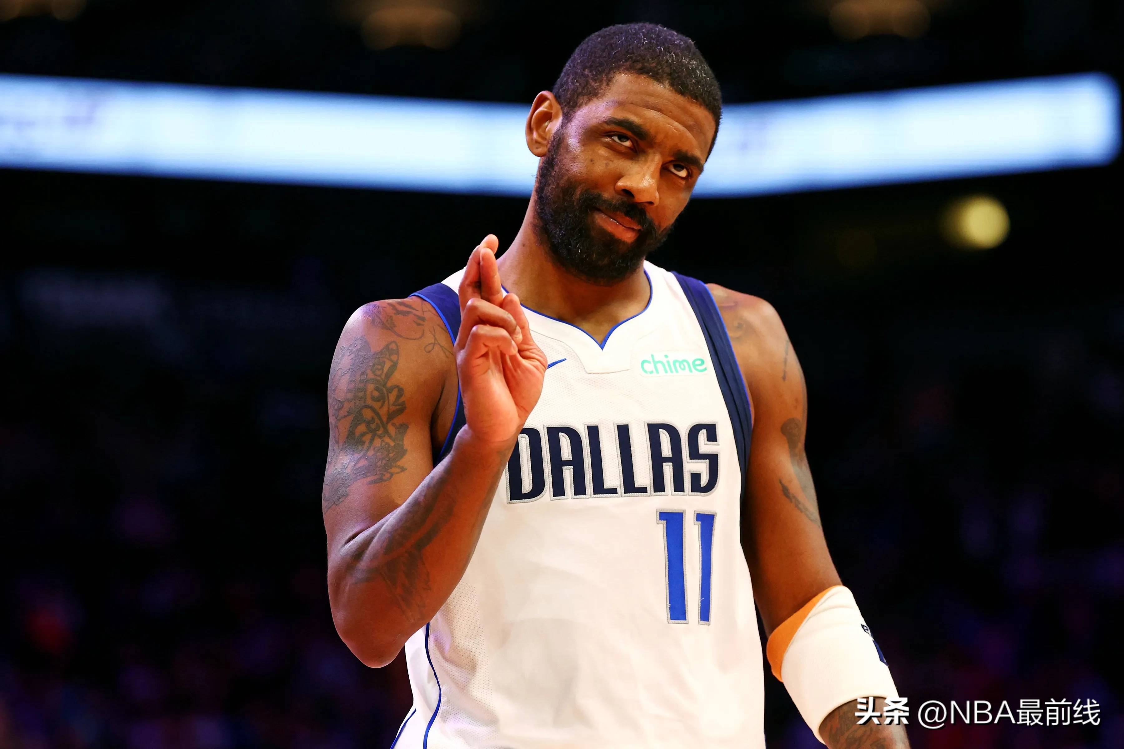 有爱，埃德森用手语向一名聋哑女球童示意：我爱你（暖心一刻：埃德森用手语向聋哑女球童传达“我爱你”）