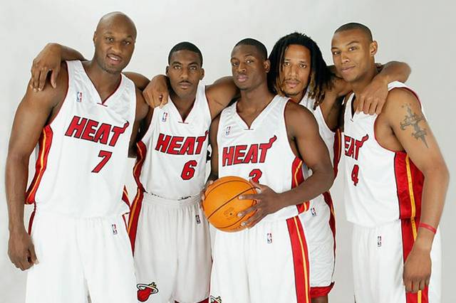 字母哥这时候的买房动作，真的让人浮想联翩啊！（字母哥此刻的置业操作，着实引人遐想）