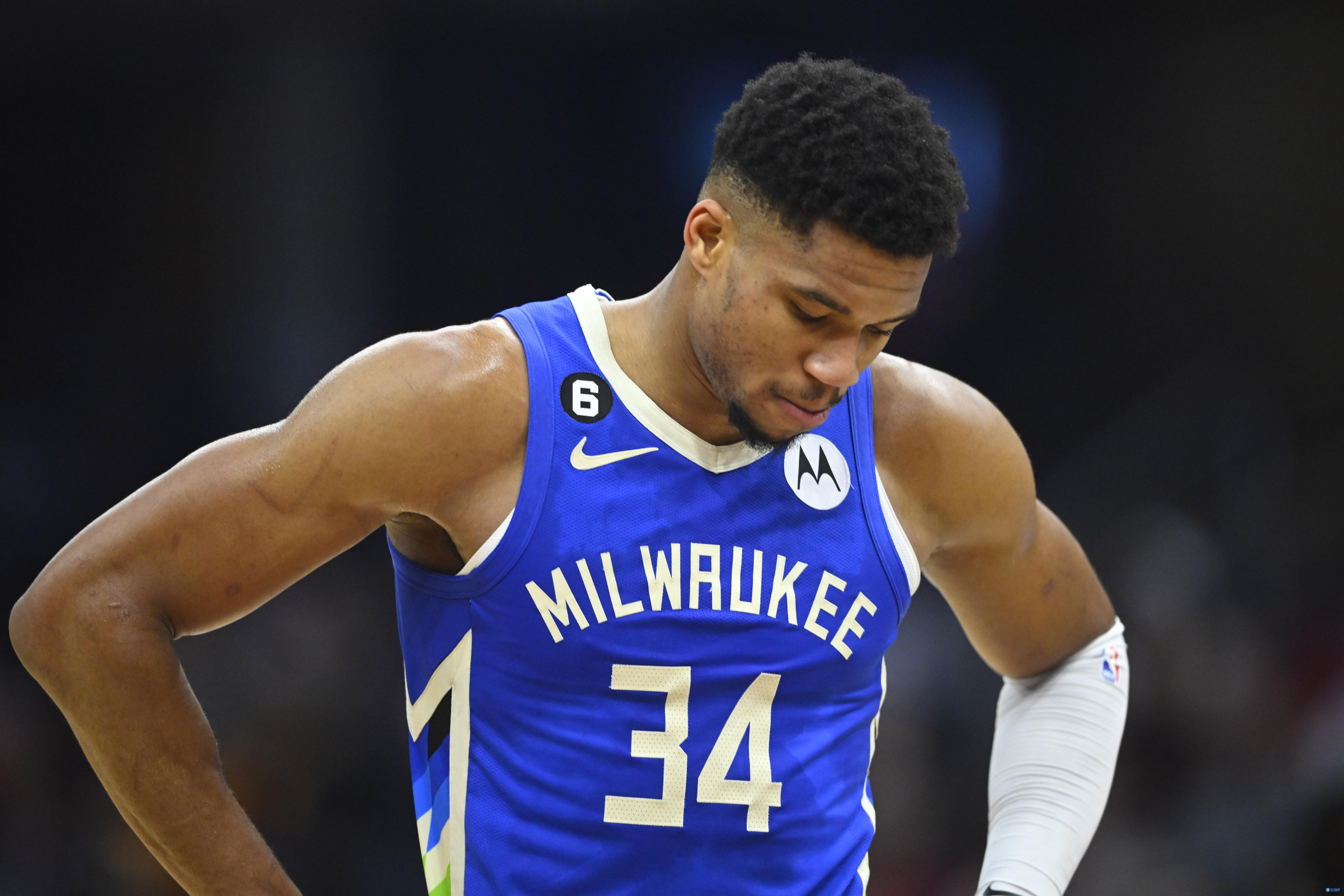 记者：尤文最多500-600万欧年薪续约DV9，球员要求大笔签字费（消息称尤文与DV9续约年薪最多500-600万欧，球员还索要高额签字费）