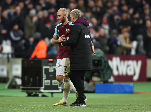 内蒙古额尔古纳初冬银装素裹，金雕翱翔雪原尽显苍穹之王风范（内蒙古额尔古纳初冬白雪皑皑，金雕纵横雪原尽显空中之王风姿）